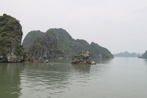 cruising-halong-bay-style-4-min