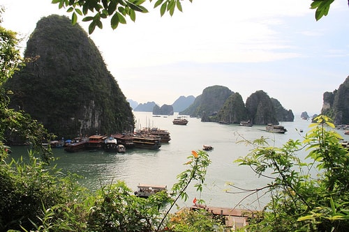 cruising-halong-bay-style-8-min