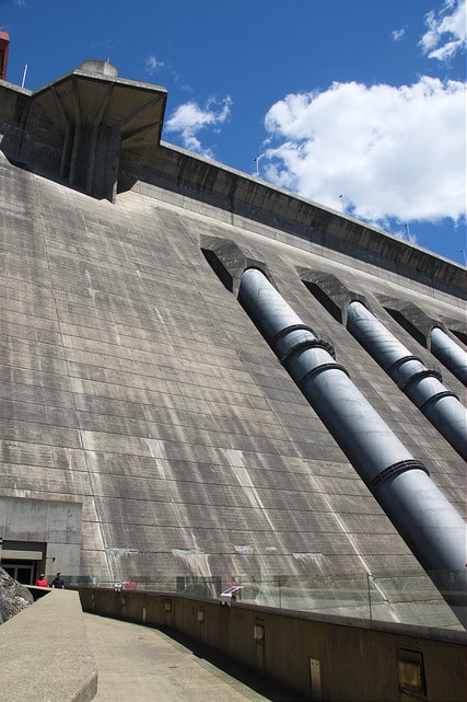 visiting-revelstoke-dam-4-min